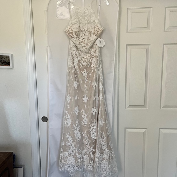 Never-Been-Worn Wedding Dress - Picture 7 of 11